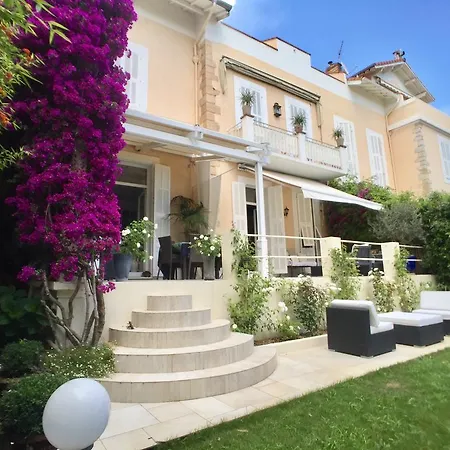 Luxury Anais